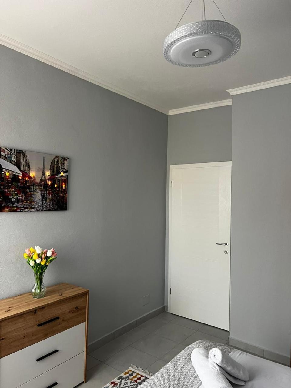 Apartment Night Star Tirana